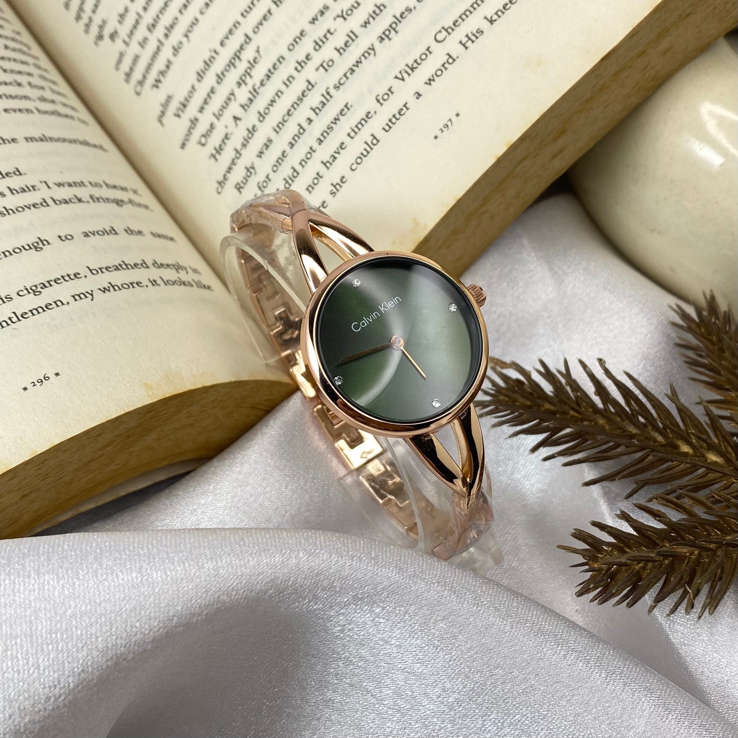 Seductive Bangle Rose Gold Tone Watch (K4E2N61V)