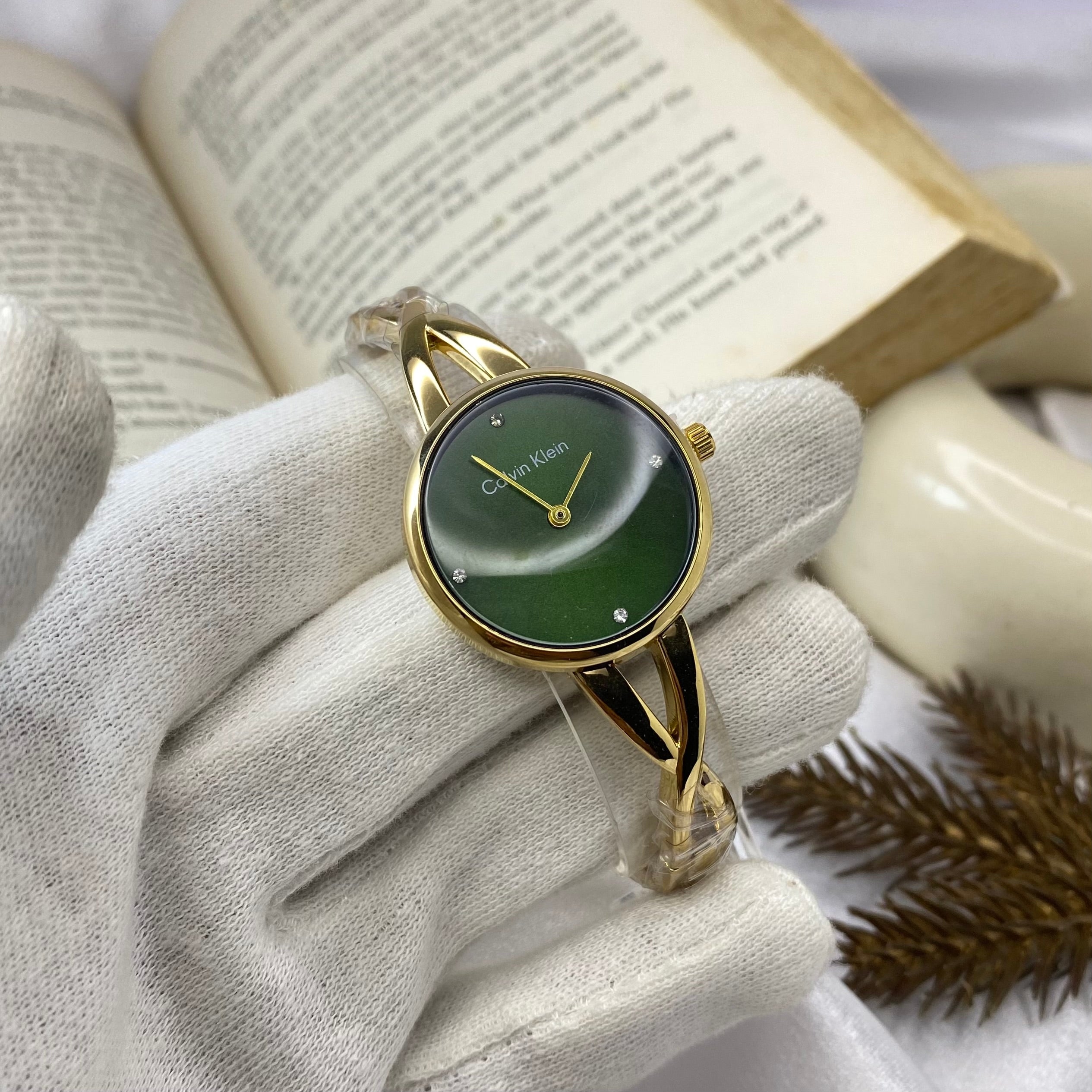 Seductive Bangle Gold Tone Watch (K4E2N61V)