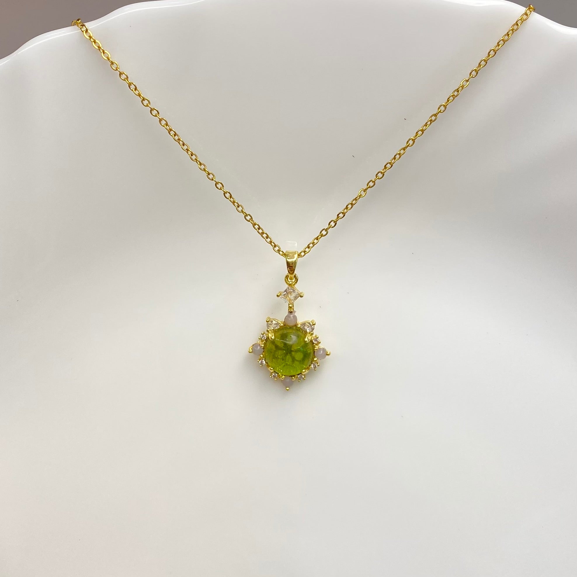 Peridot Green Crystal Halo Pendant Neckchain