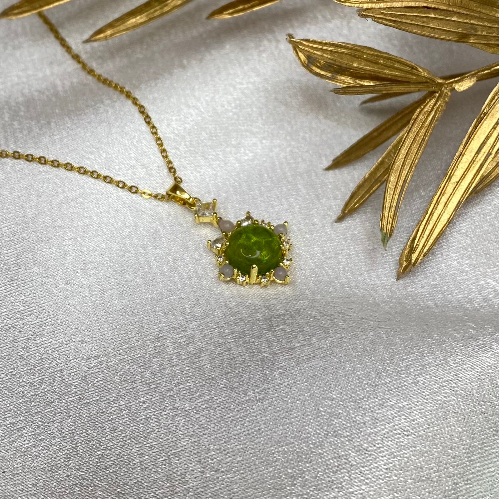 Peridot Green Crystal Halo Pendant Neckchain