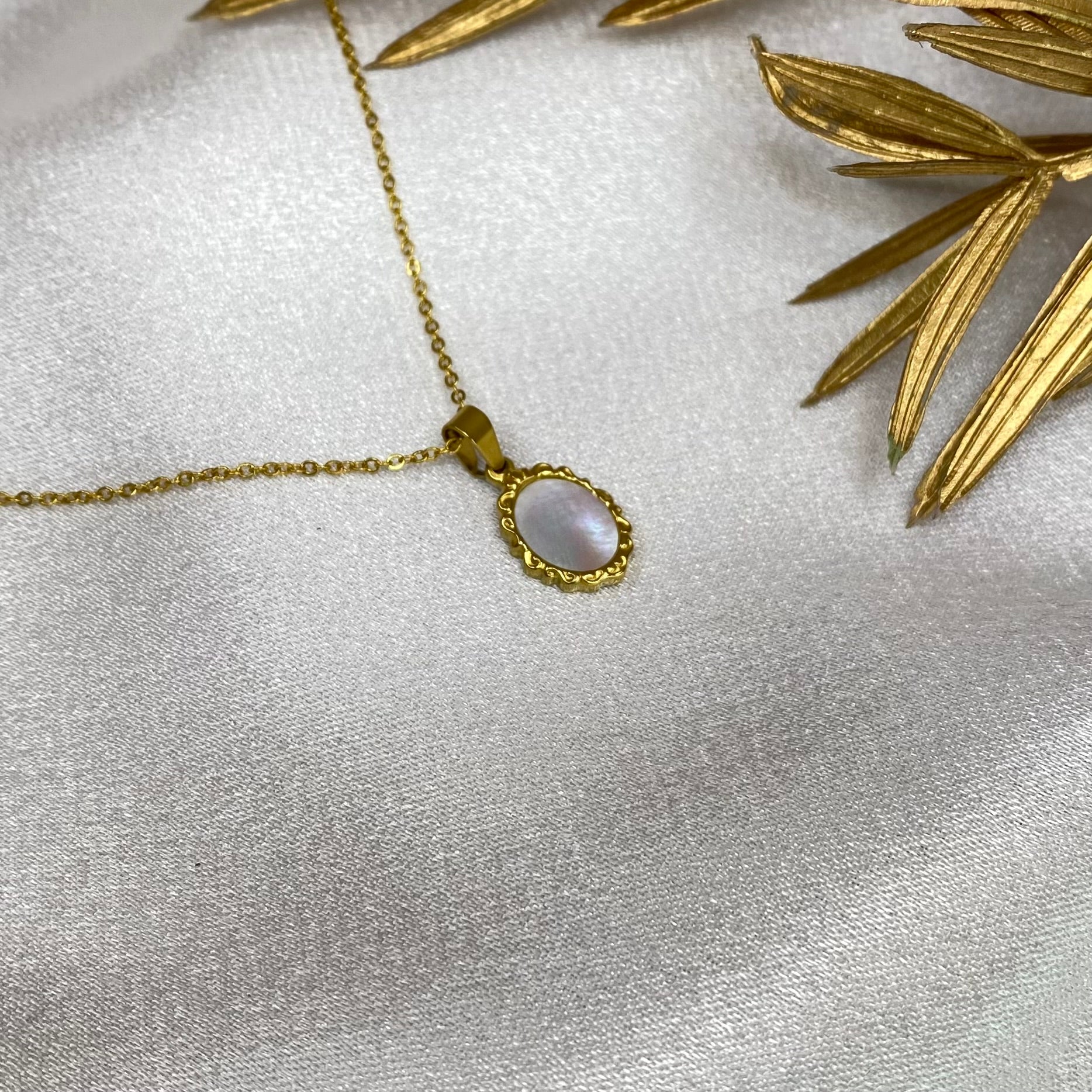 Vintage Oval Opal Medallion Neckchain