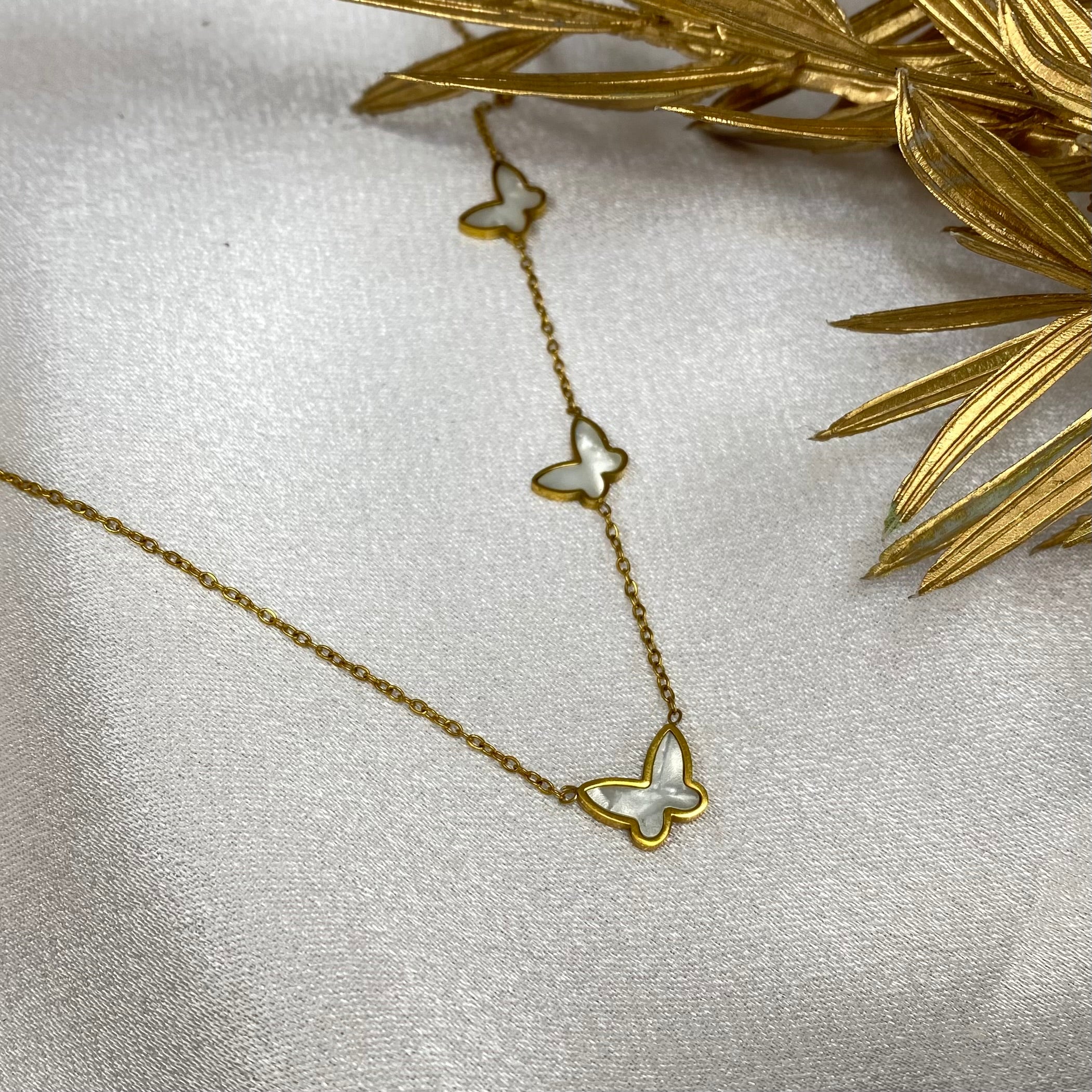 Triple Butterfly MOP Charm Neckchain