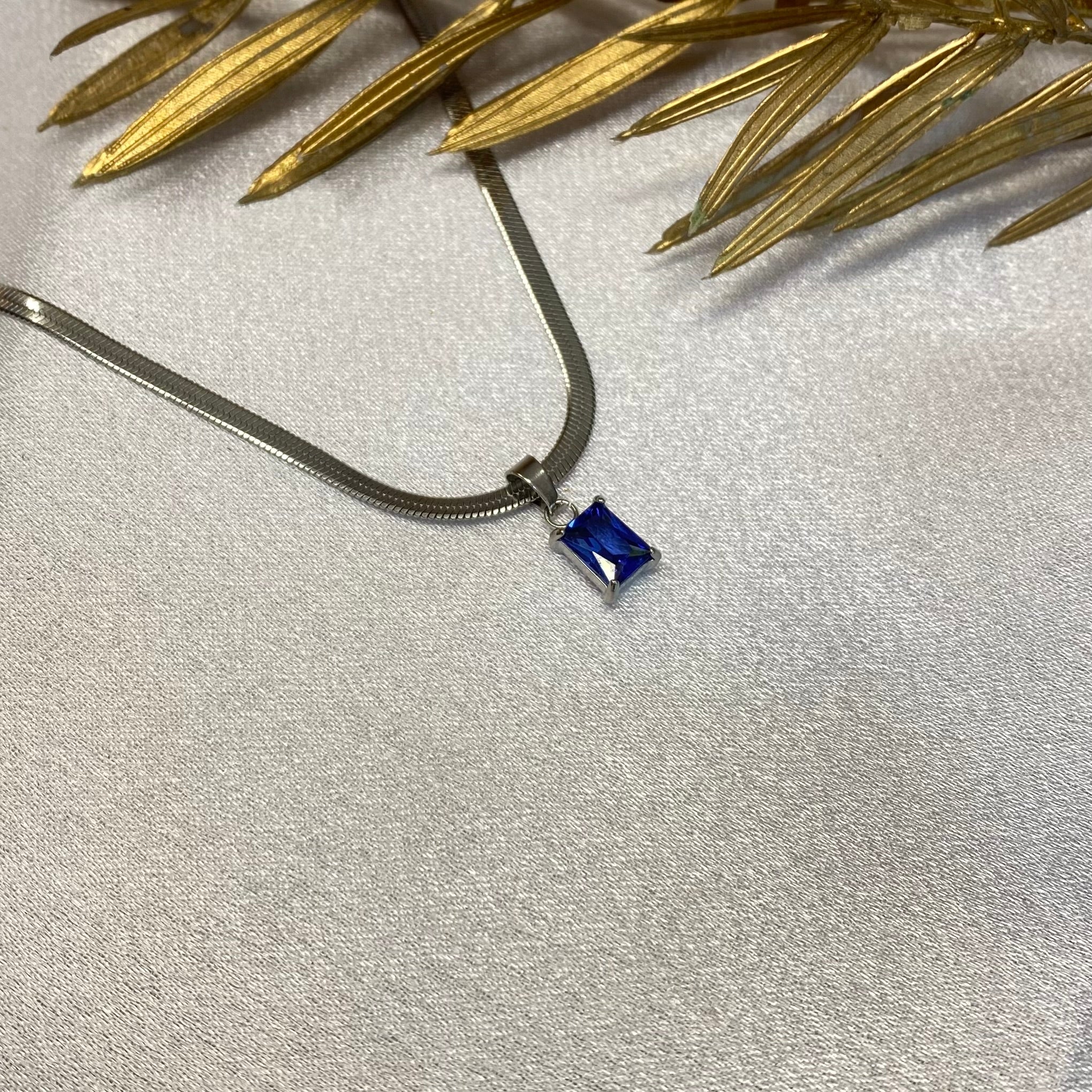 Minimal Blue Stone Snakechain Neckchain