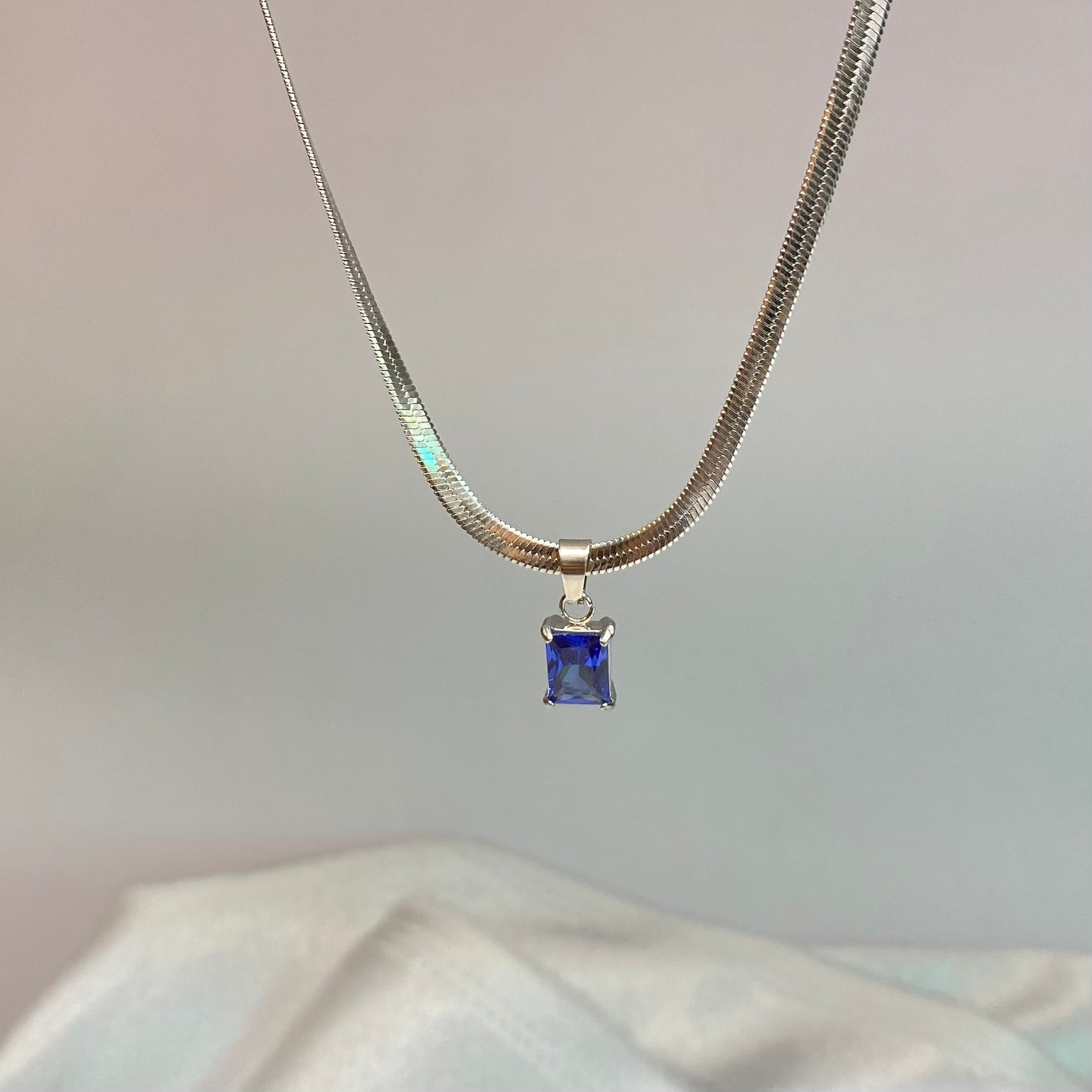 Minimal Blue Stone Snakechain Neckchain