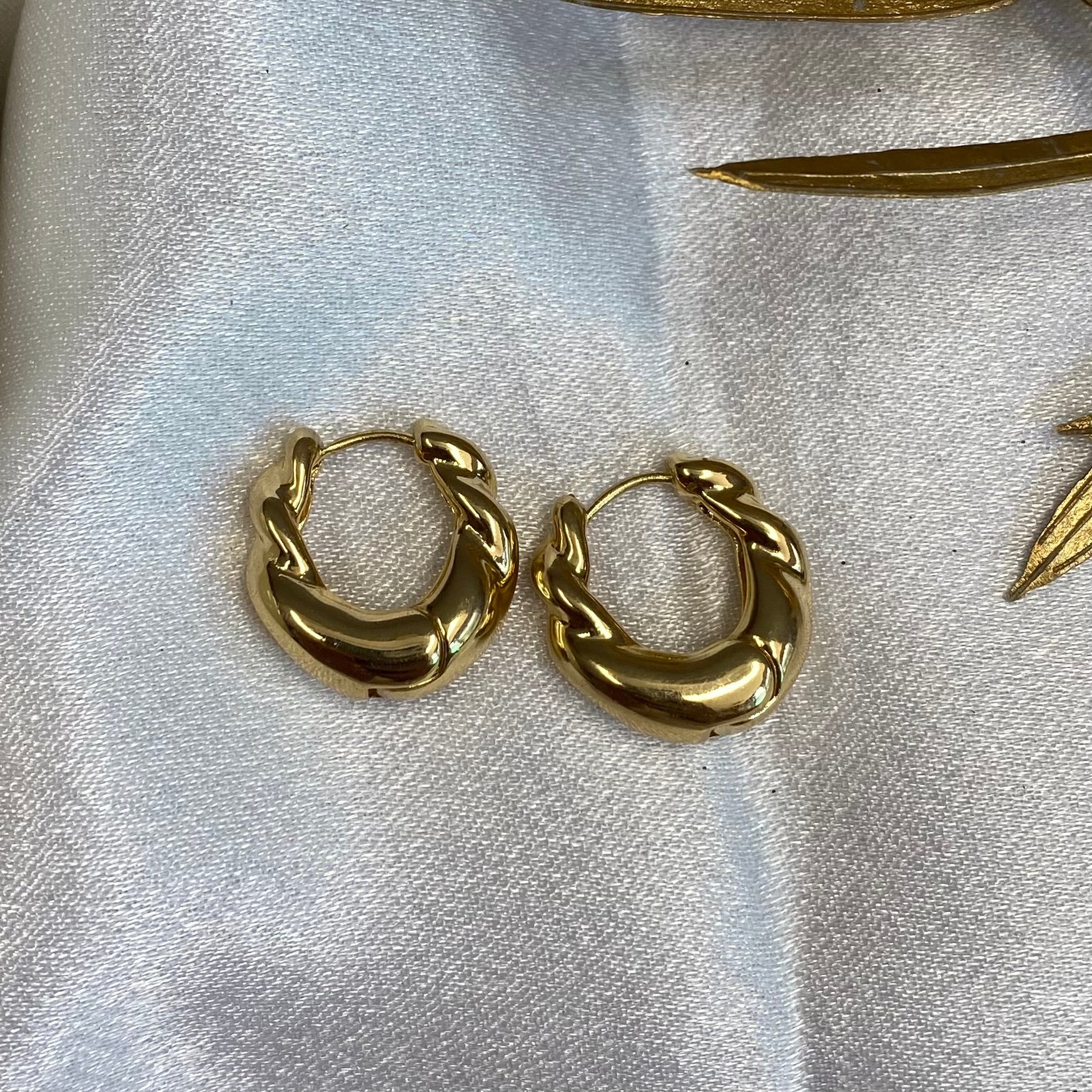 Minimal Hoops
